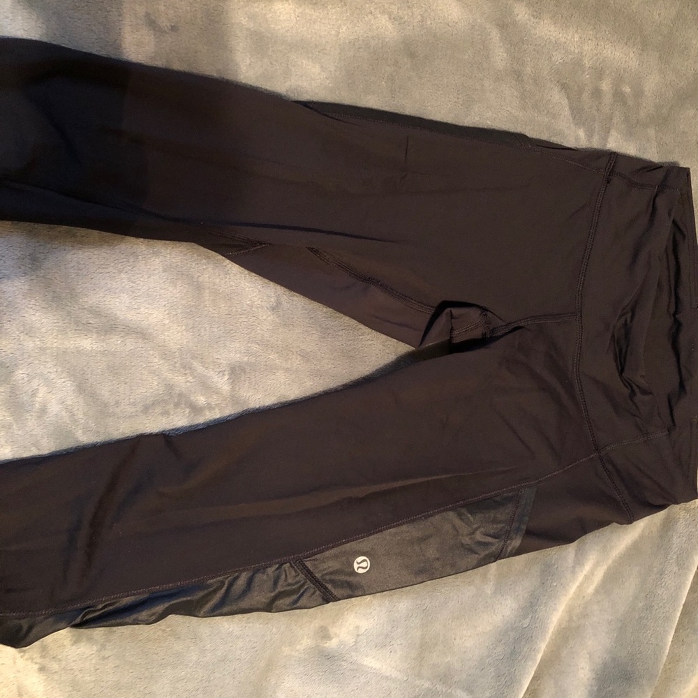 Black cropped Lululemon leggings